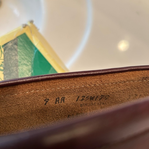 The ORIGINAL Bass Weejun Penny Loafers!   Ladies size 9AA. - Picture 5 of 9